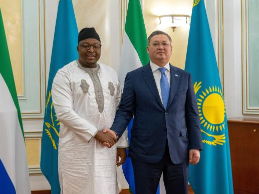 سەررا-لەونە رەسپۋبليكاسىنىڭ ءسىم باسشىسى قازاقستانعا كەلدى