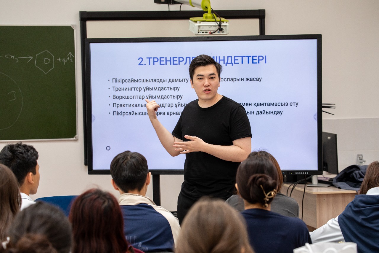 زەرەندىدە جاستاردىڭ بىرەگەي پىكىرسايىس اكادەمياسى وتەدى