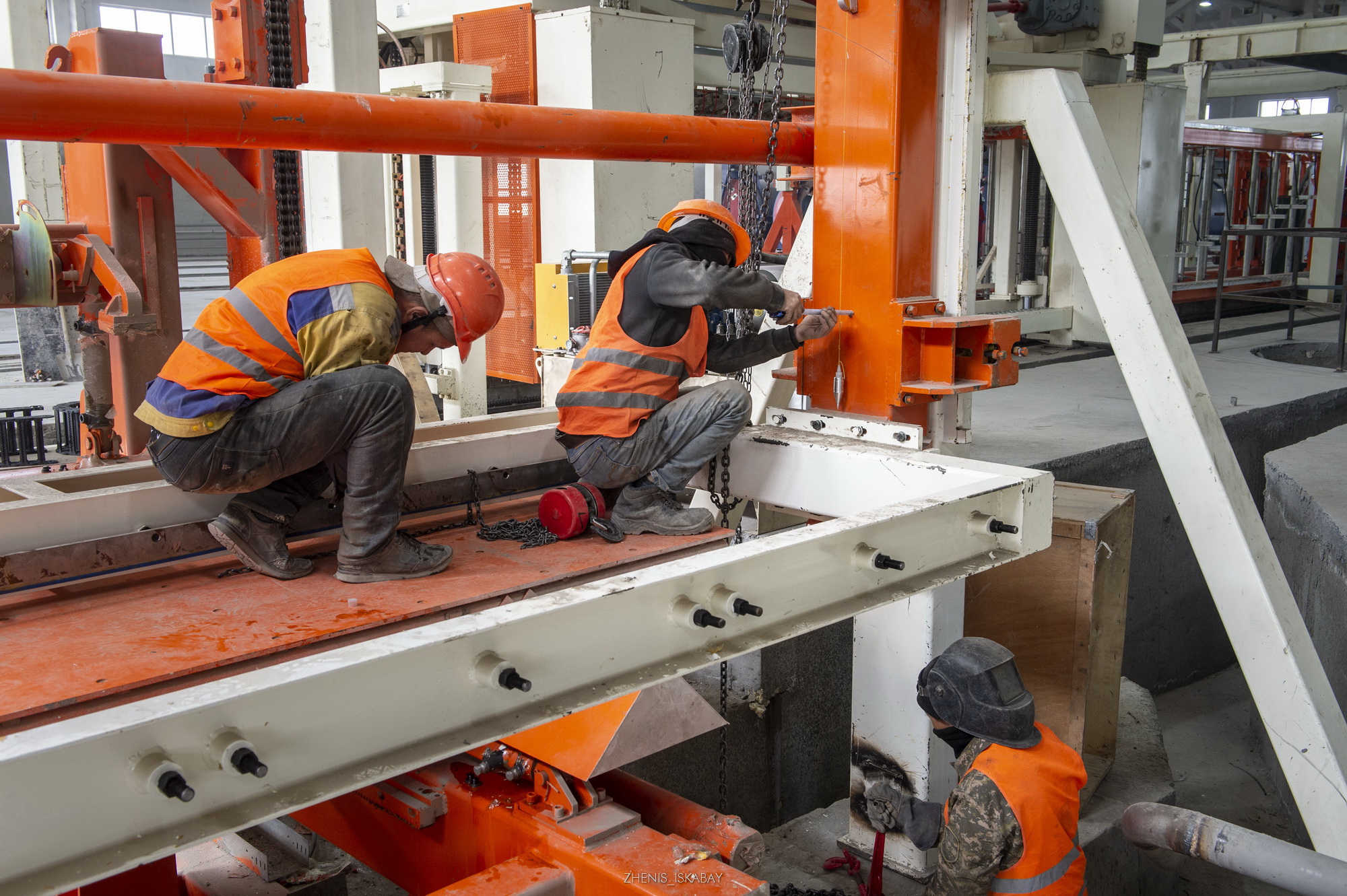 جەكە ينۆەستيتسياعا سالىنعان ەكى زاۋىت