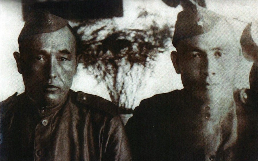 قالام مەن قارۋدى قاتار ۇستاعان باتىر