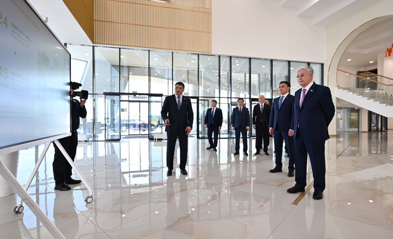 مەملەكەت باسشىسى Tulip Hall كوپفۋنكتسيونالدى كەشەنىنە باردى