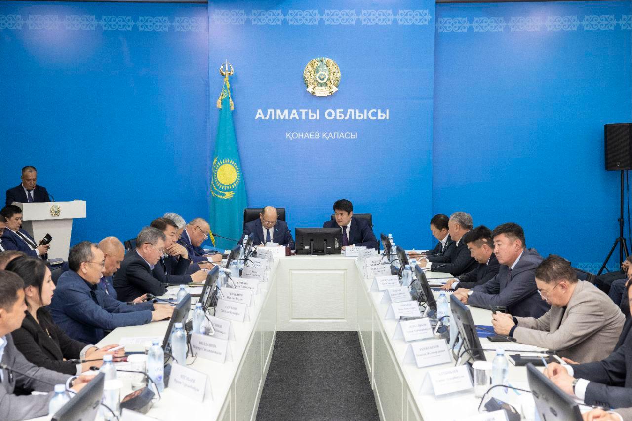 25 جىلدىق كەپىلمەن سالىنعان جول جاعدايى سىن كوتەرمەيدى