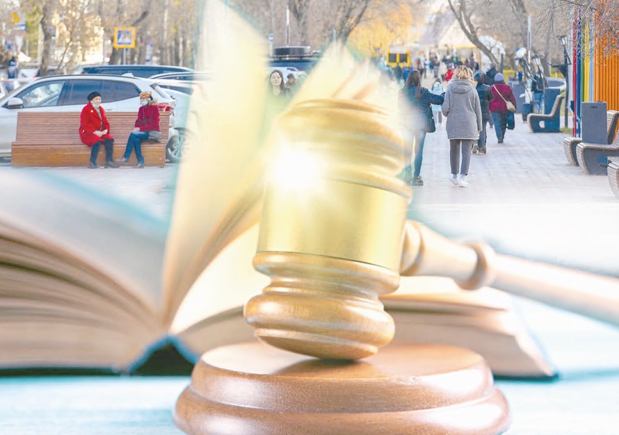 ادىلەتتى قوعامنىڭ تىرەگى – بىلىكتى زاڭگەر