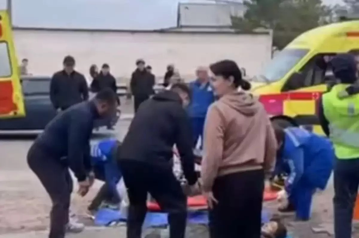 اتباساردا Mercedes جۇرگىزۋشىسى ءتورت جاياۋ جۇرگىنشىنى قاعىپ كەتتى