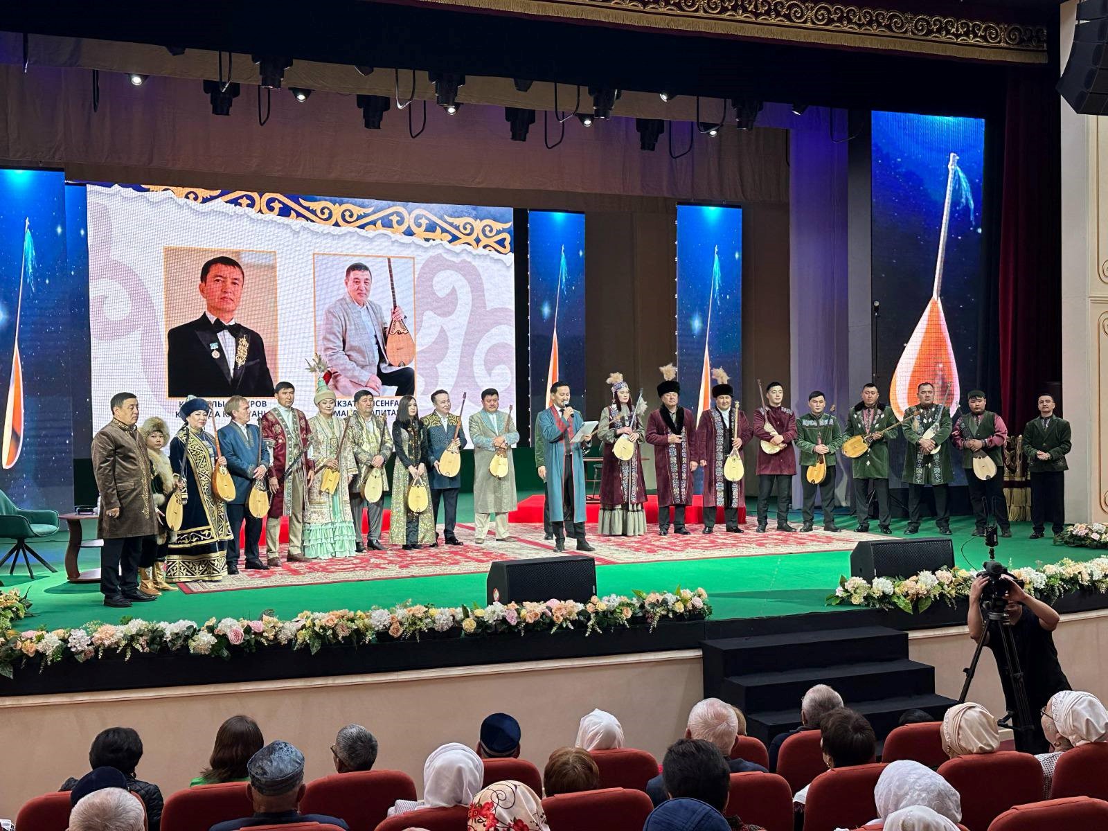 بەس ونەردىڭ باسىن قوسقان بىرەگەي سايىس