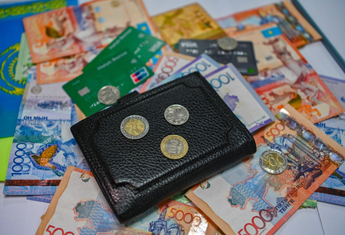 قازاقستاندىقتارعا 1 ترلن تەڭگەدەن استام سوماعا زەينەتاقى تولەندى