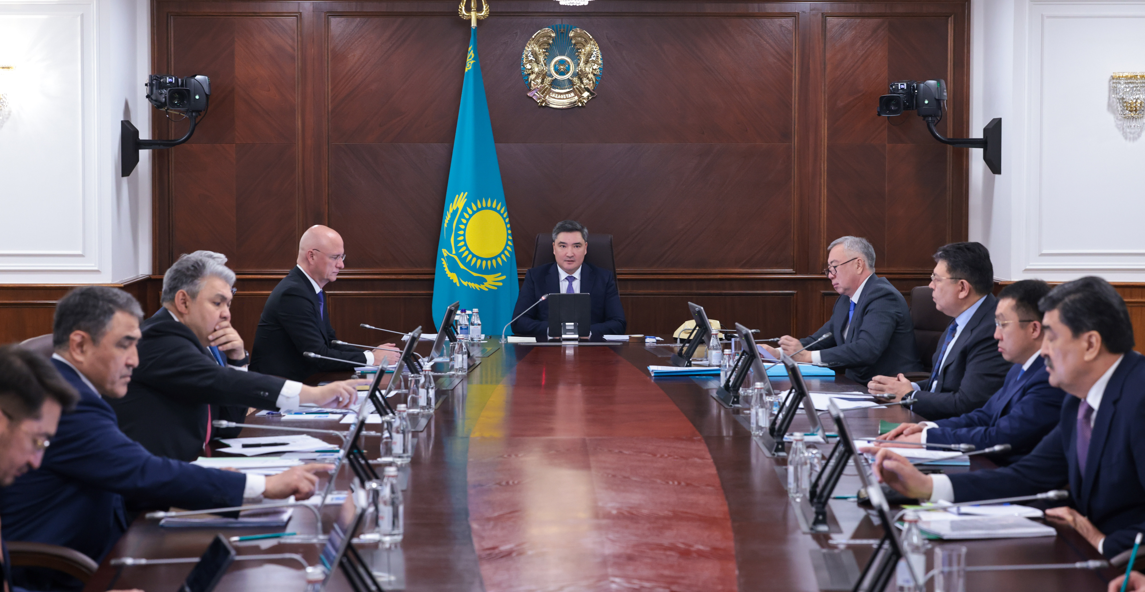 ۇكىمەتتە ءورت قاۋپى جوعارى كەزەڭگە دايىندىق ماسەلەسى قارالدى