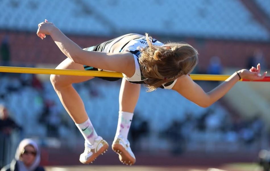 جەڭىل اتلەتتەر العاشقى جۇلدەلەرىن جەڭىپ الدى