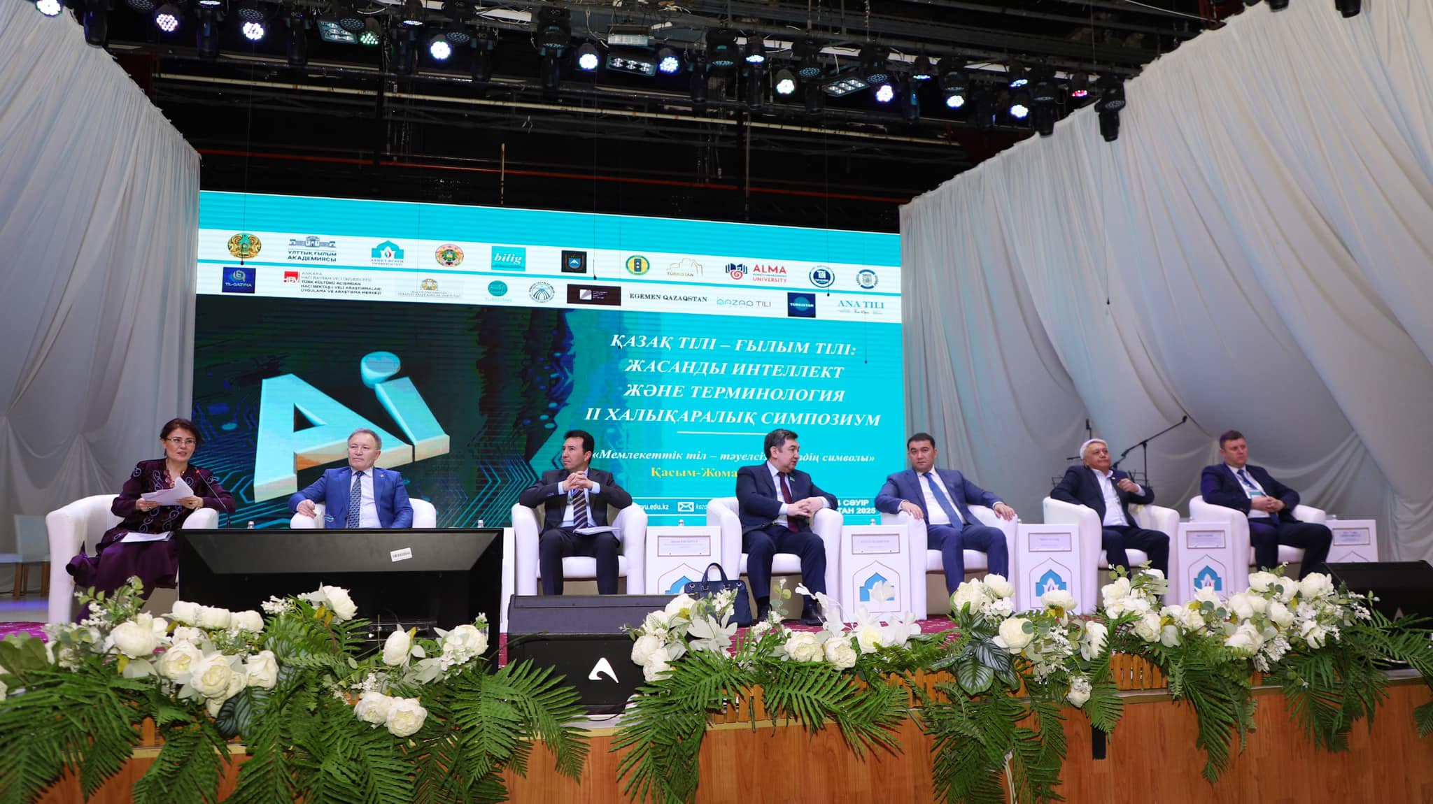 قازاق ءتىلى يننوۆاتسيانىڭ ءتىلى بولۋعا ءتيىس