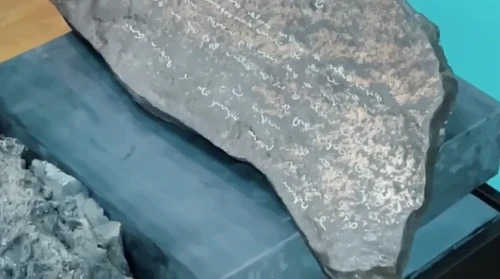 تۇركىستاندا التىن وردا كەزەڭىنىڭ  جادىگەرى تانىستىرىلدى