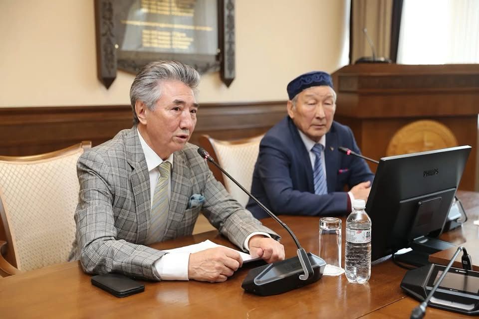 بەيسەكەڭنەن باتا العان ادەبيەتتانۋشى