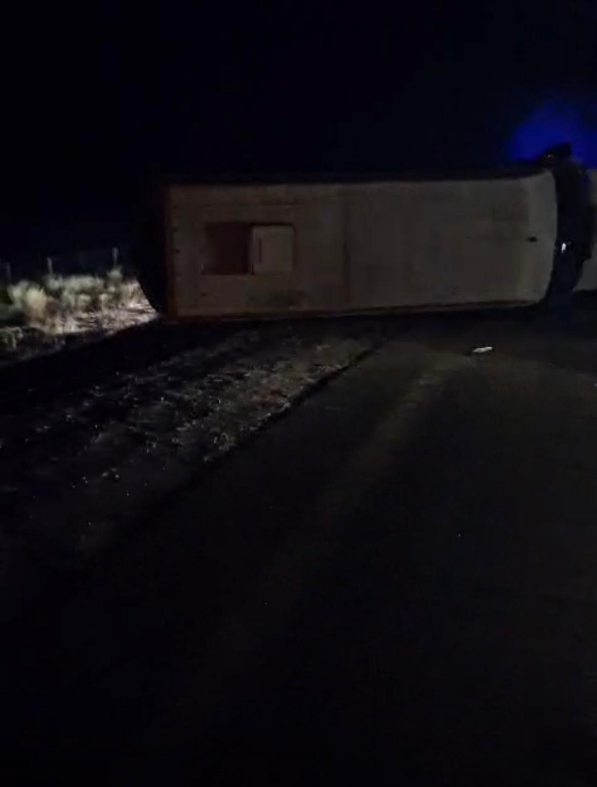 پاۆلودار-استانا جولىندا بالالار مىنگەن اۆتوبۋس اۋدارىلىپ, جاتتىقتىرۋشى كوز جۇمدى