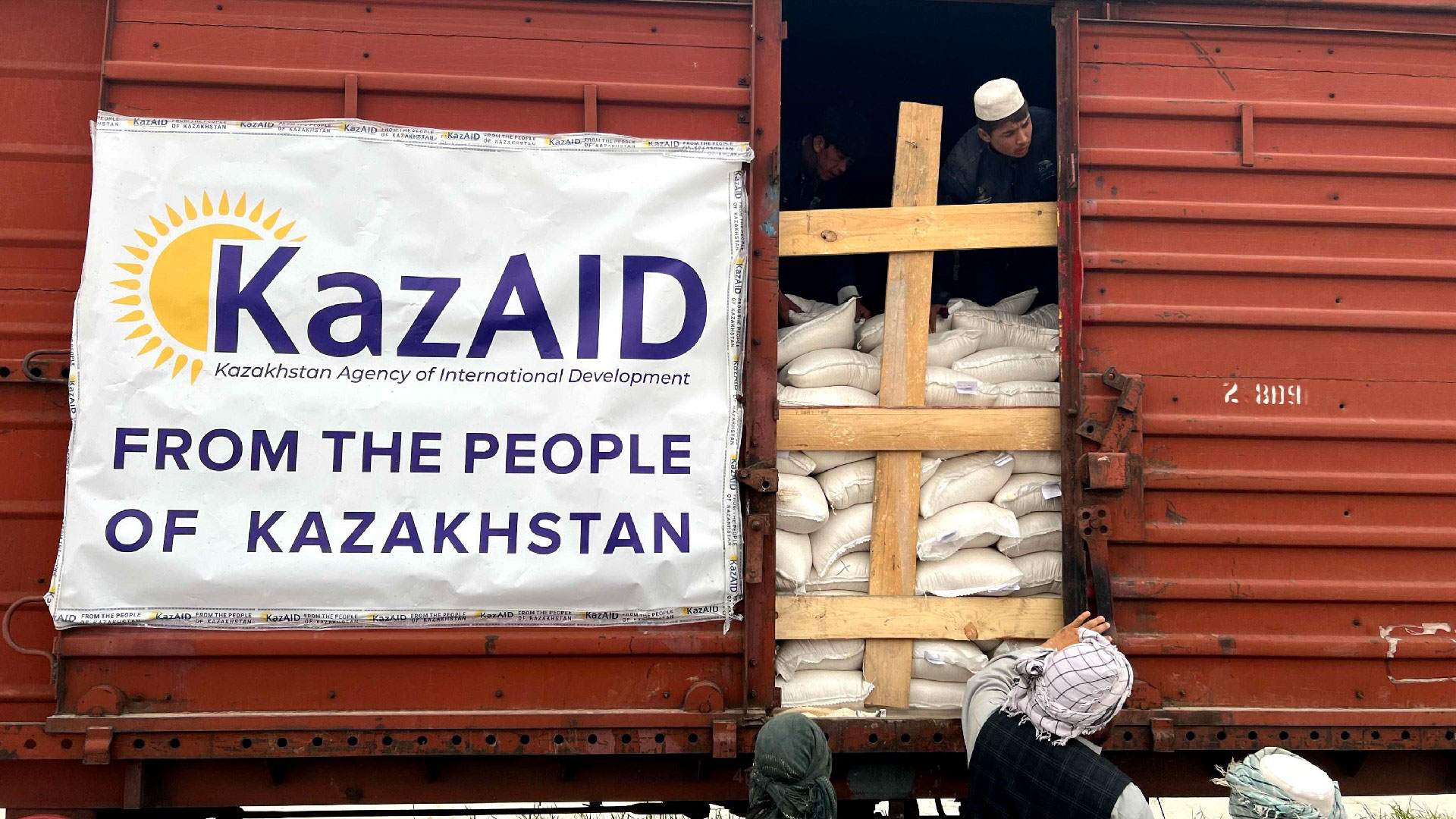 اۋعانستانعا گۋمانيتارلىق كومەك جەتكىزىلدى