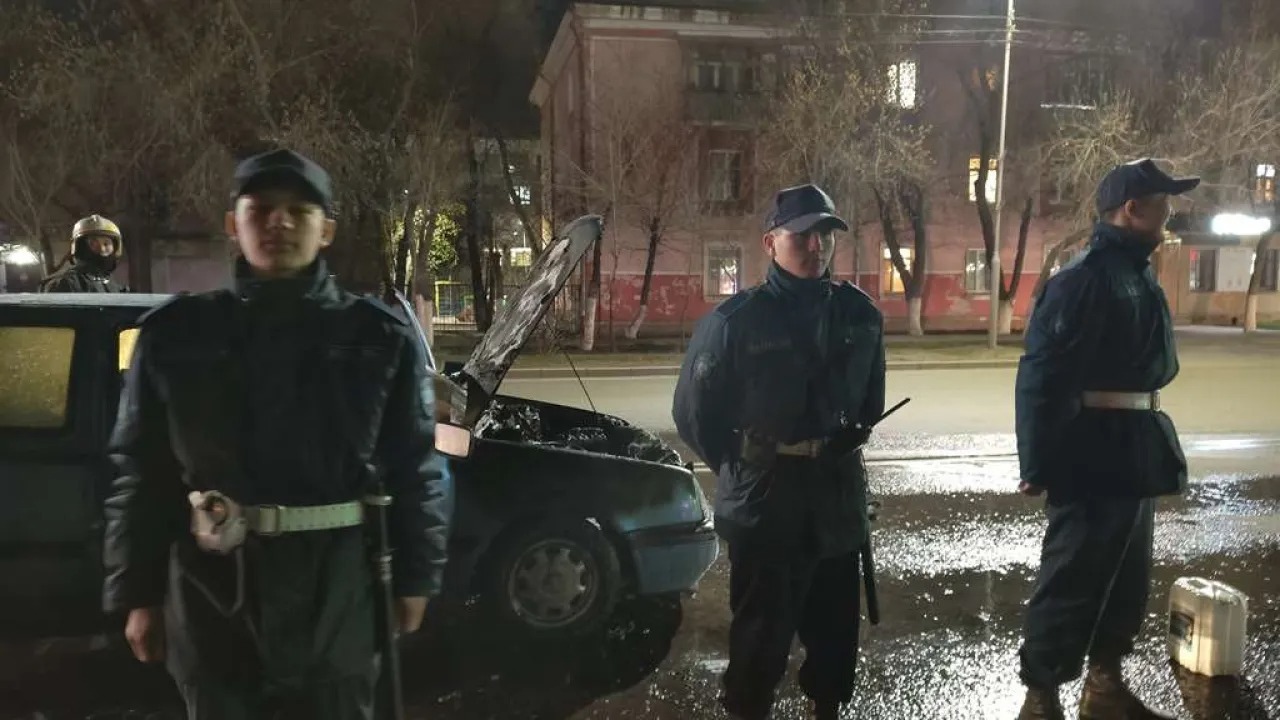 ۇلاندىقتار پاۆلوداردا ورتەنگەن اۆتوكولىكتى ءسوندىردى