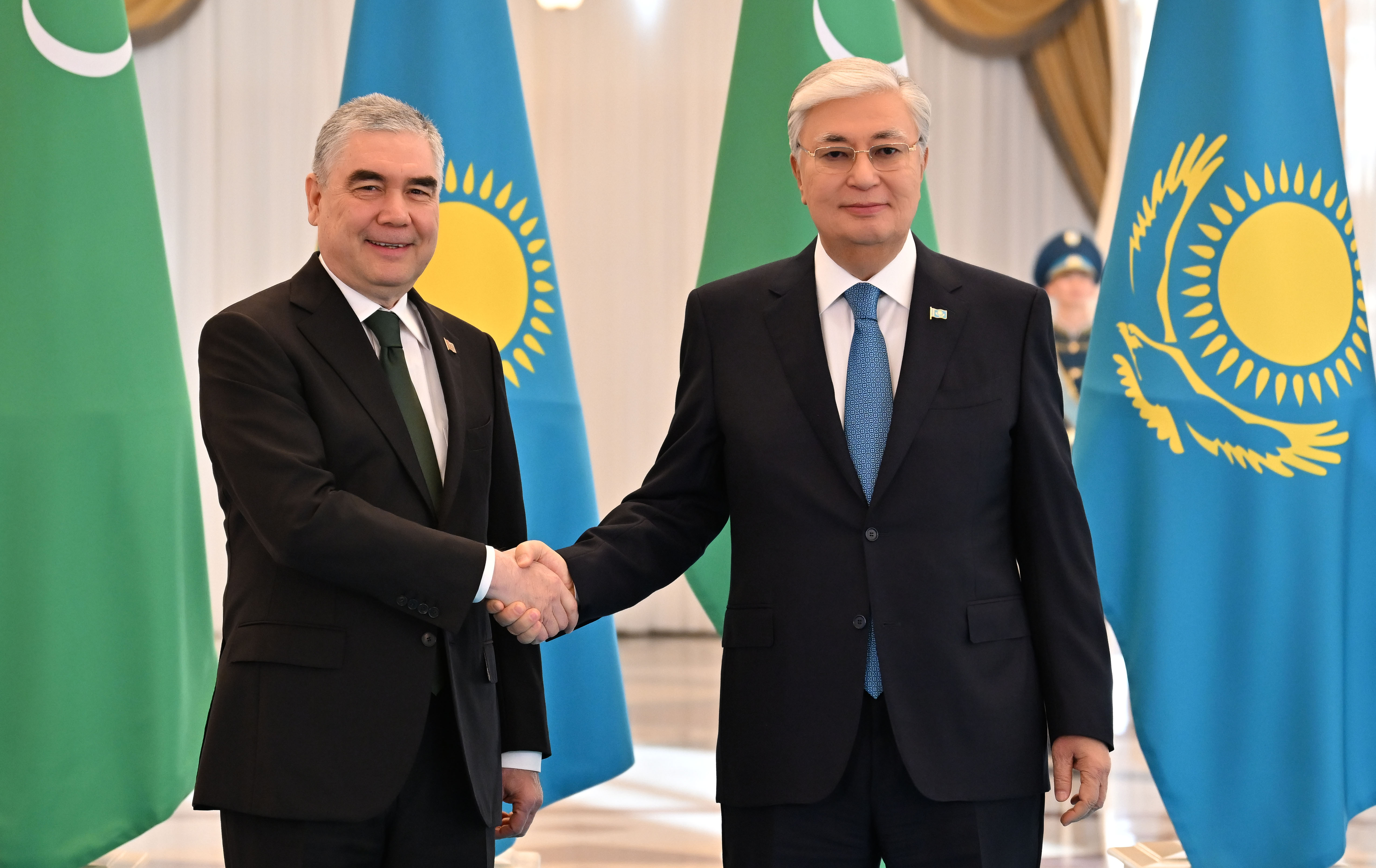 قاسىم-جومارت توقاەۆ پەن گۋربانگۋلى بەردىمۇحامەدوۆ تۇركىستاندا كەزدەسەدى