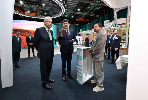 پرەزيدەنت «تازا قازاقستان» ەكوفەستيۆالىنە ارنالعان كورمەنى تاماشالادى