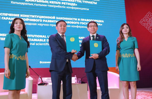 كونستيتۋتسيالىق زاڭدىلىقتى نىعايتۋ جولدارى تالقىلاندى