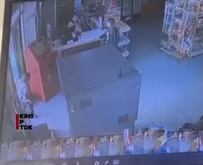 تالدىقورعاندا دۇكەندەردىڭ بىرىندە بالانى توق سوقتى