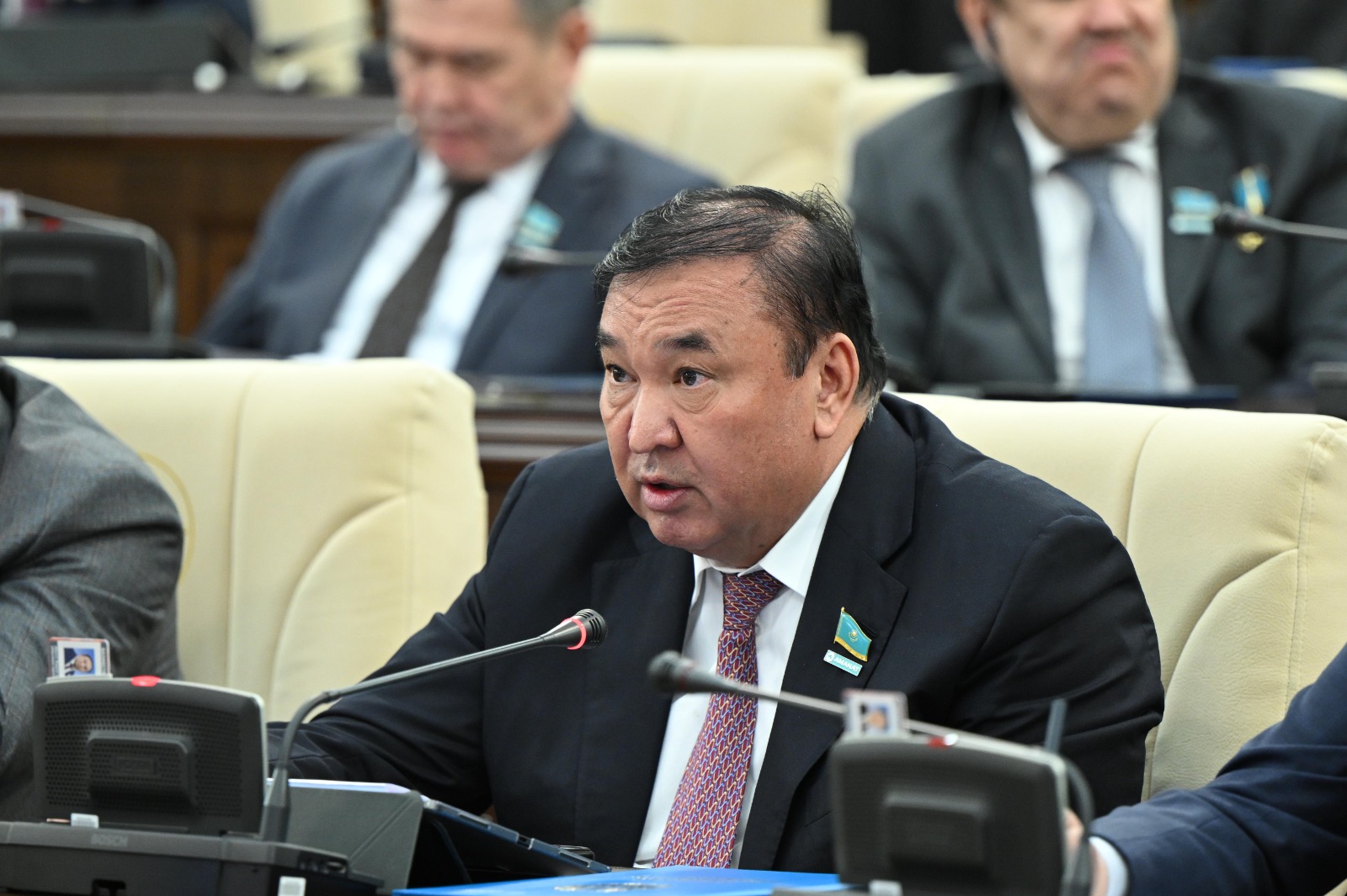 قايرات بالابيەۆ: وتاندىق فارماتسەۆتيكانى قولداۋدا كەمشىلىك كوپ