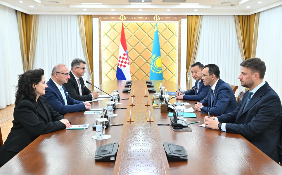 پارلامەنتارالىق قارىم-قاتىناس بەكي تۇسەدى