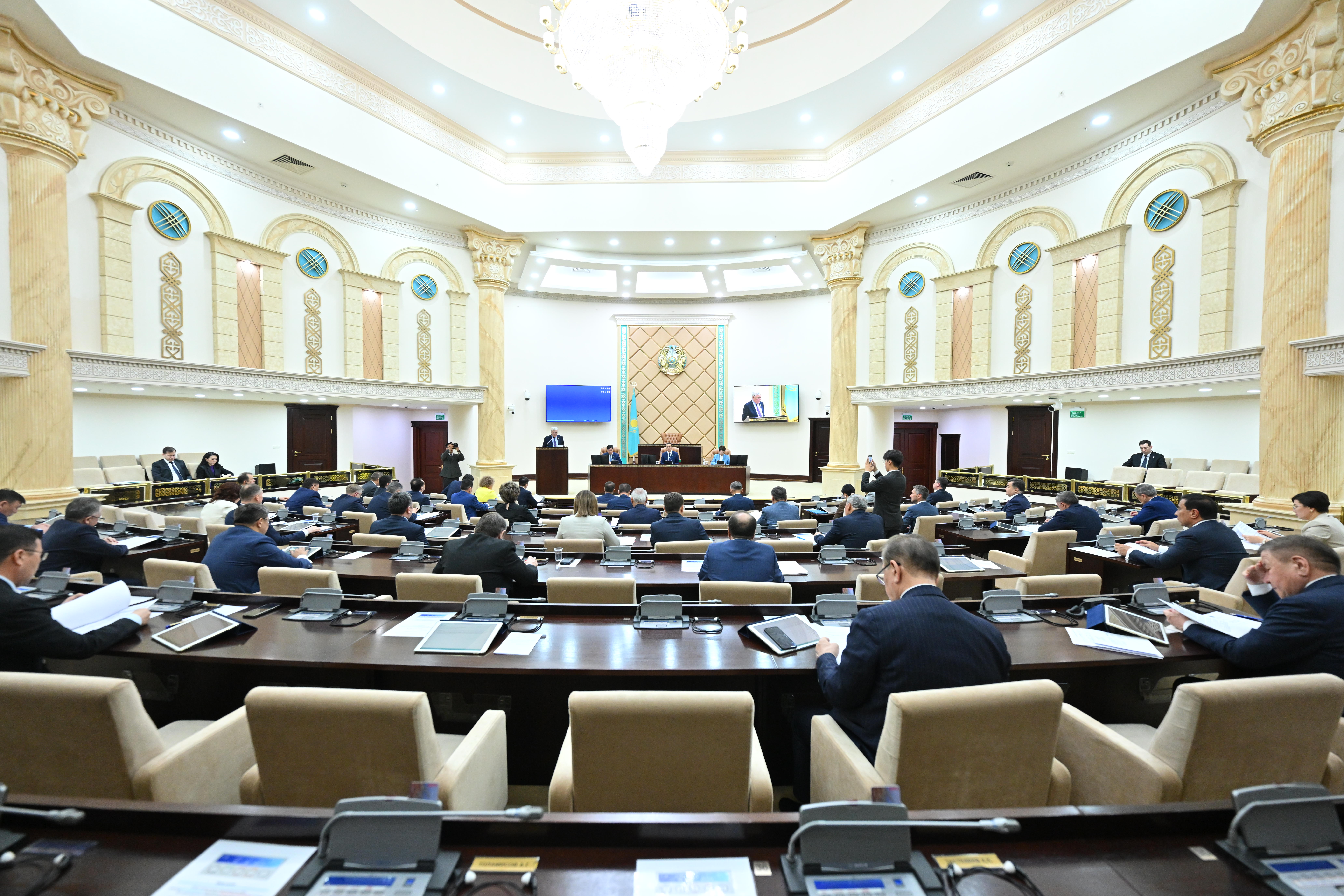 تسيفرلىق سەكتورداعى ەڭبەكتى زاڭداستىرۋ قاجەت - سەناتور