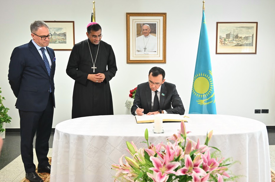 كوڭىل ايتۋ كىتابىنا جازبا قالدىردى