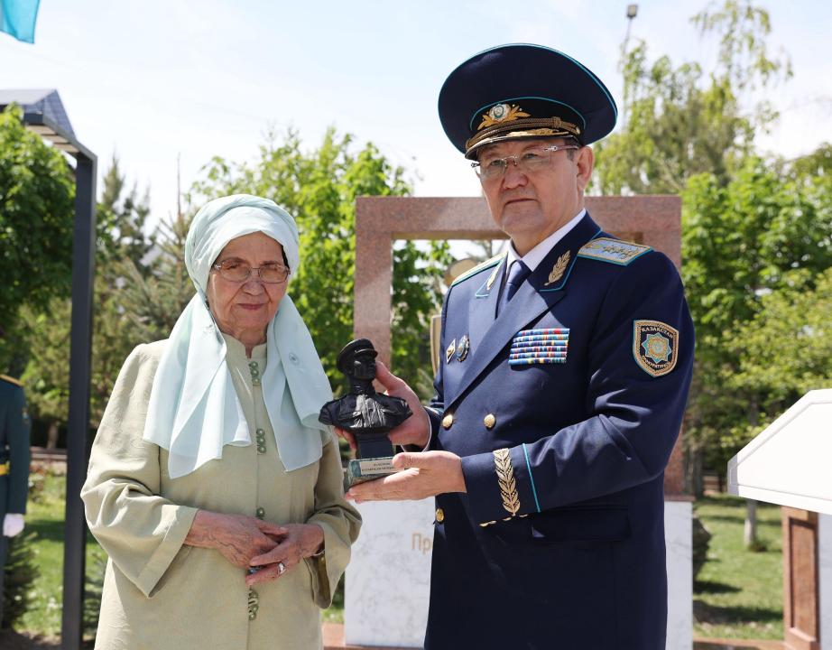 باۋىرجان مومىش ۇلىنىڭ مەرەيتويى باستالدى