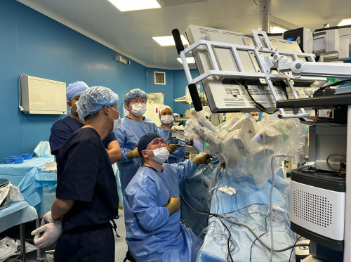 قازاقستاندا العاش رەت روبوتتىڭ كومەگىمەن كۇردەلى وتا جاسالدى