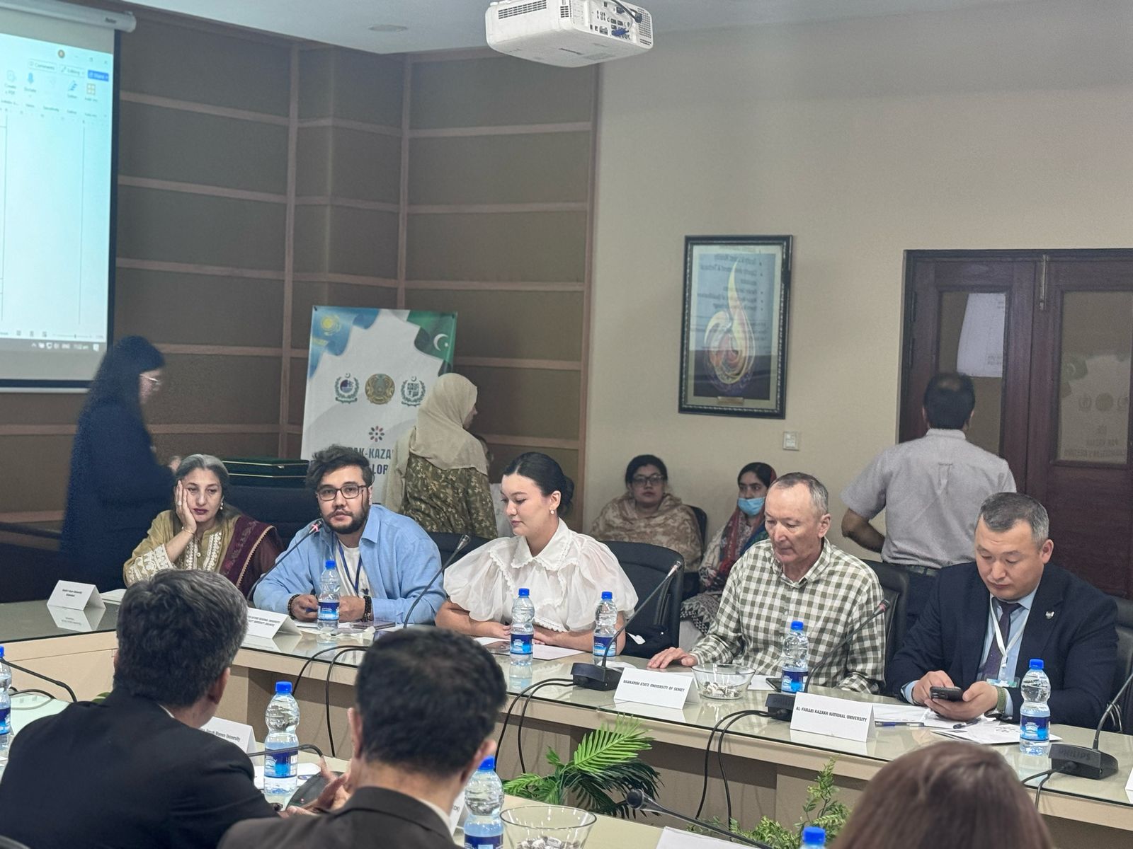 جۇبانوۆ پەن Heriot-Watt ۋنيۆەرسيتەتتەرى يسلامابادتاعى كورمەگە قاتىستى