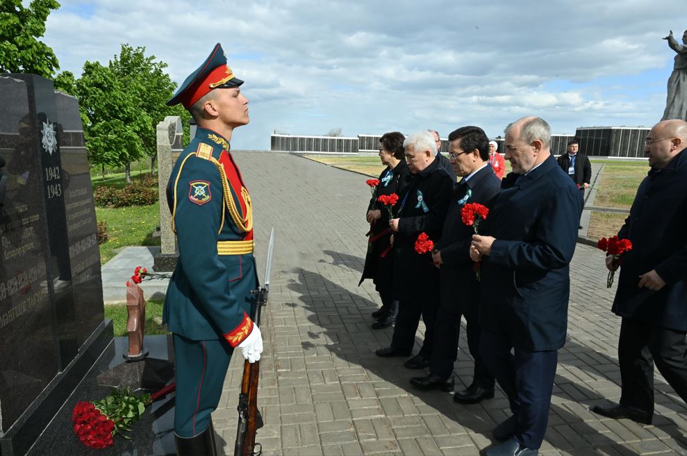 ت. تانىباەۆ