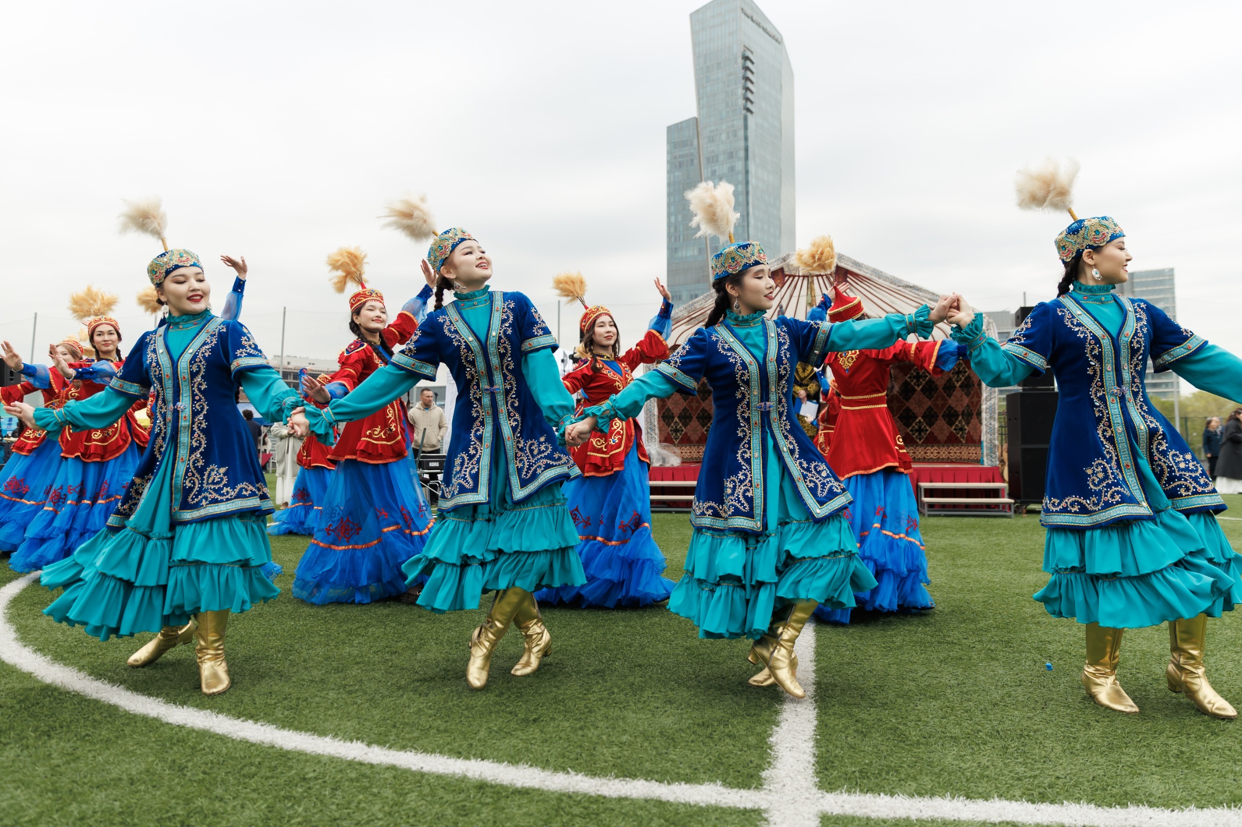 الماتىلىق ستۋدەنتتەر حالىقارالىق مەكتەپتەردە قازاق مادەنيەتىن دارىپتەپ ءجۇر