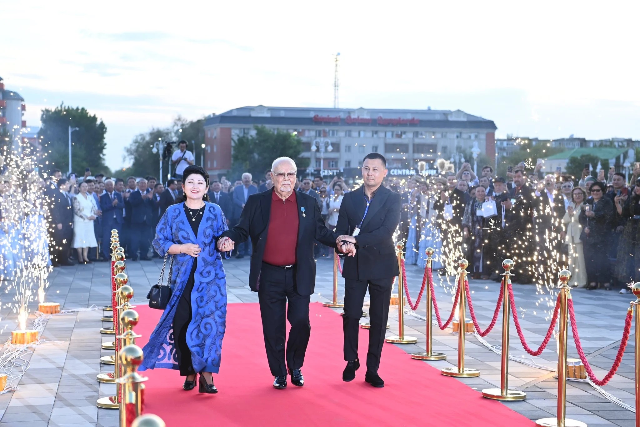 سىر بويىنداعى تەاترلار سالتاناتى