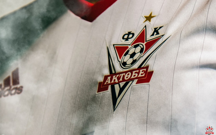 «اقتوبە» فك قىزمەتكەرلەرى ويىنشىلاردىڭ تاماعىنا بولىنگەن قارجىنى جىمقىرعان