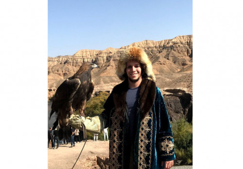 قازاق ءتىلىن جۇرەگىمەن مەڭگەرگەن فرانتسۋز ازاماتى