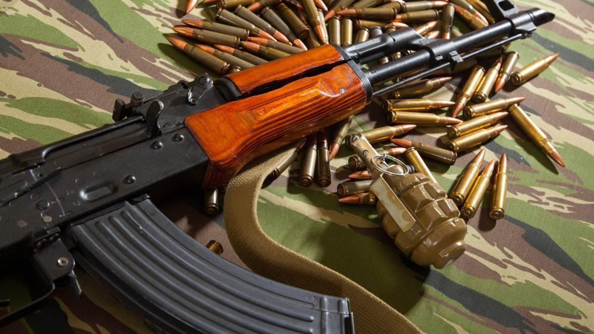 پاۆلوداردا اۋىل تۇرعىنىنىڭ مال قوراسىنان 3 مىڭعا جۋىق مىلتىق پاترونى تابىلدى