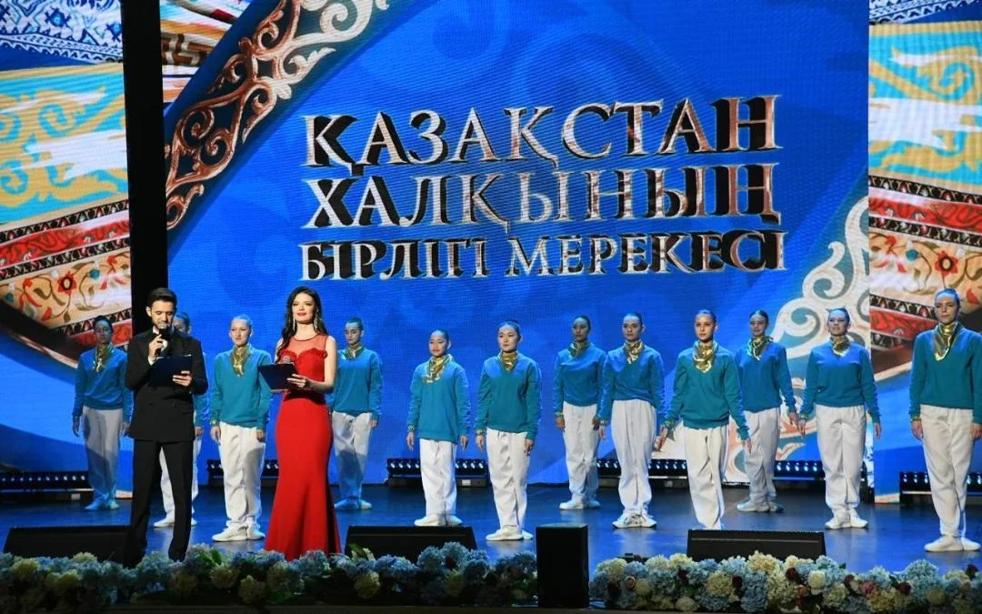 استانادا بىرلىك كۇنىنە ارنالعان مەرەكەلىك كونتسەرت ءوتىپ جاتىر