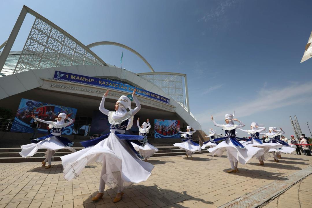 بىرلىك مەرەكەسىنە ونداعان ەتنوس وكىلى قاتىستى