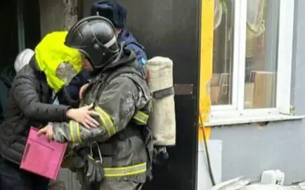 بقو-دا 15 بالا ءورت شىققان ۇيدەن قۇتقارىلدى