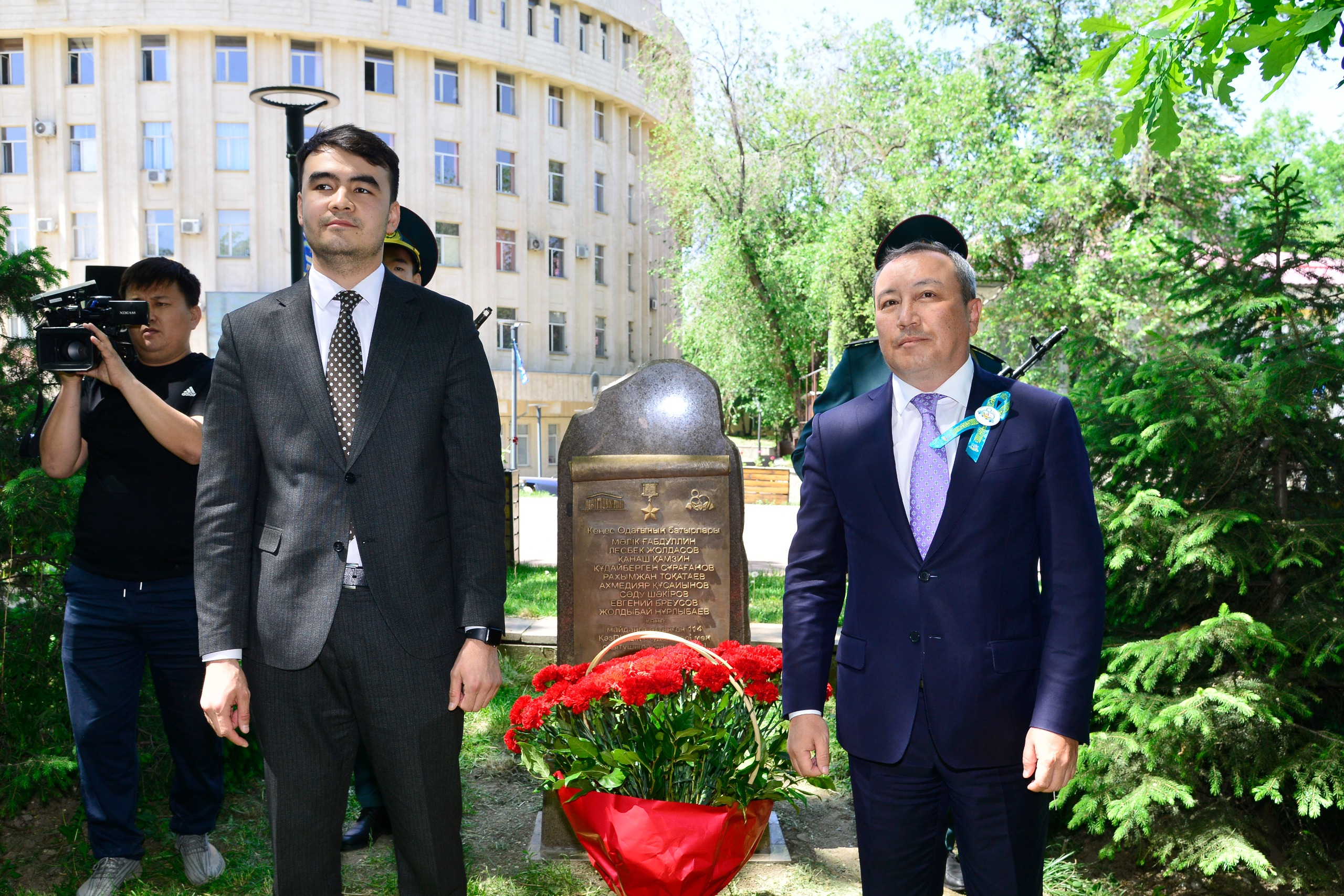 اباي ۋنيۆەرسيتەتىندە «ەرلىككە تاعزىم» بەلگى تاسى ورناتىلدى