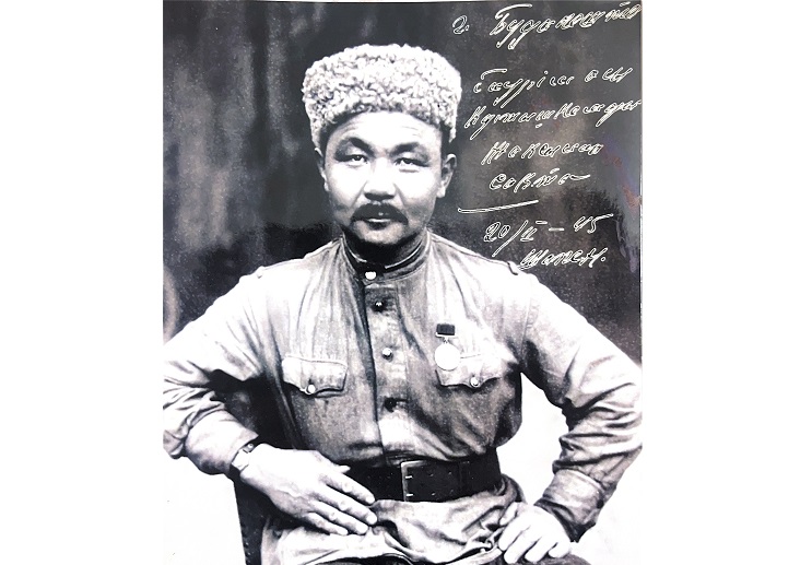 اكەمدى ءار كەز ماقتان تۇتامىن