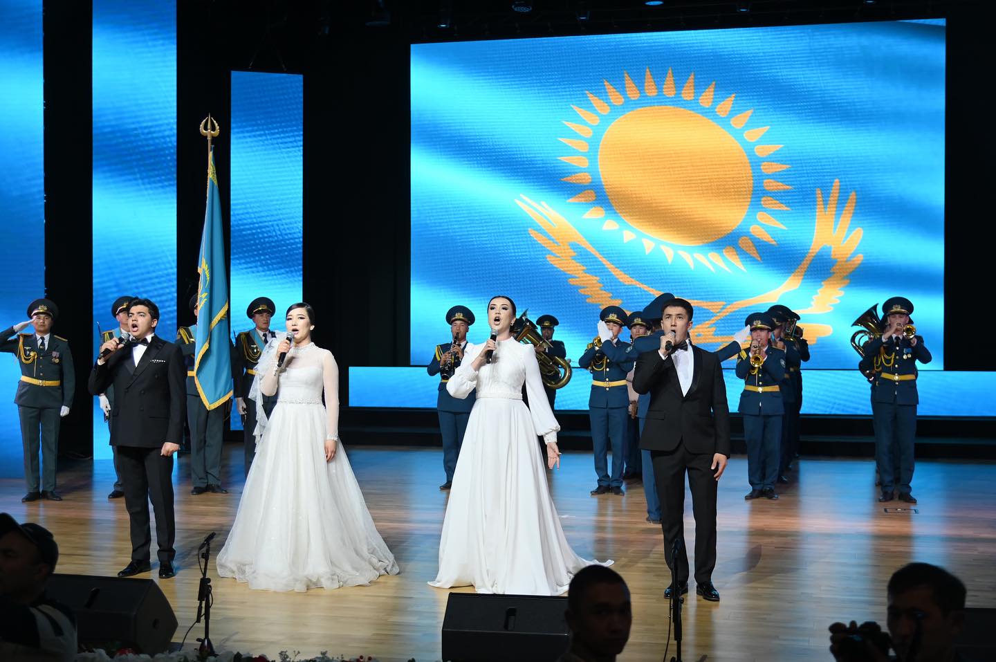 شىمكەنتتە مەرەكەلىك كونتسەرت ءوتتى