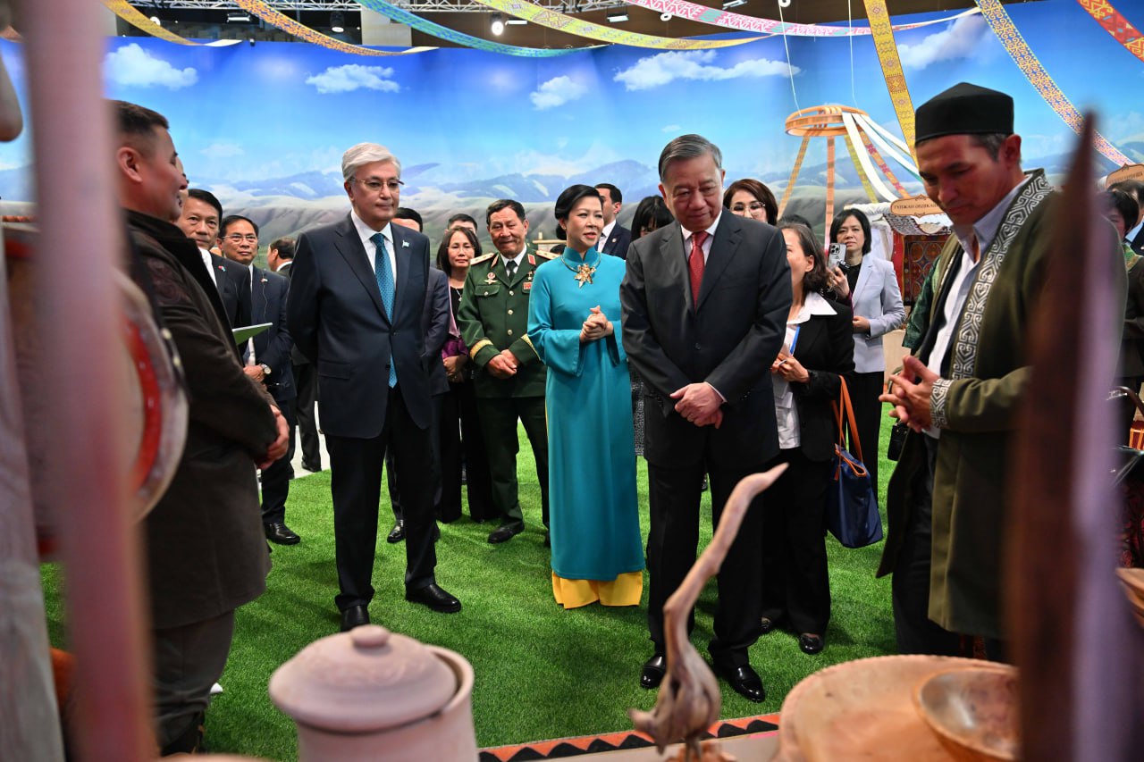 قاسىم-جومارت توقاەۆ پەن تو لام «ەتنواۋىل» كورمەسىن ارالادى