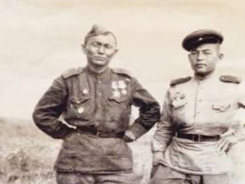 اكە ەرلىگىنە تاعزىم