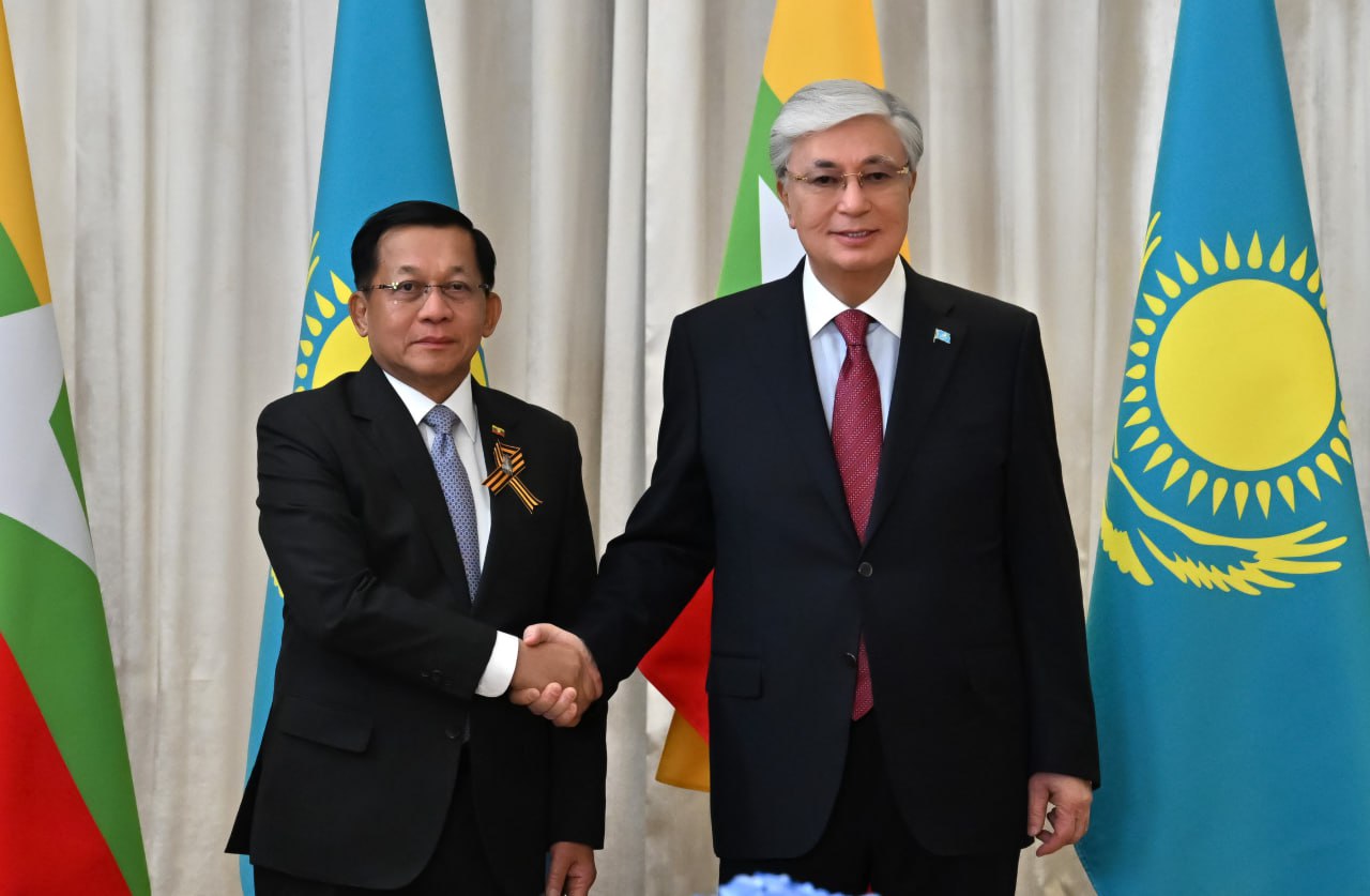 پرەزيدەنت قاسىم-جومارت توقاەۆ ميانما پرەمەر-ءمينيسترى مين اۋن حلاينمەن كەزدەستى