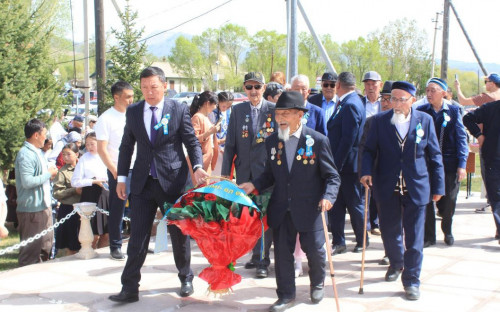 الماتى وبلىسىندا  ۇلى وتان سوعىسىنىڭ باتىرلارىنا ارنالعان ەسكەرتكىش اشىلدى