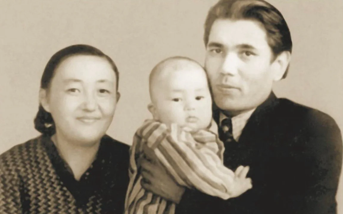 بايانسىز بايلىق جاقسىلىققا اپارمايدى: پرەزيدەنت اناسىنىڭ وسيەتى تۋرالى ايتتى