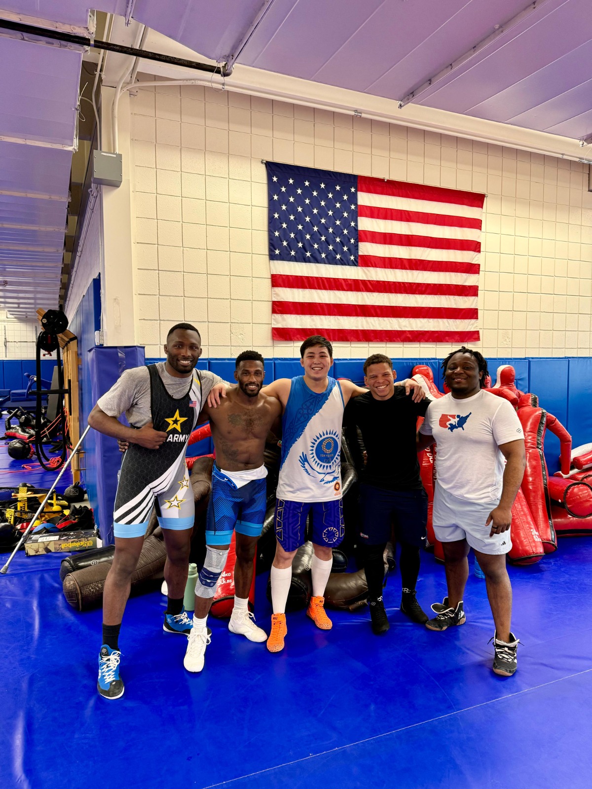 الەم مىقتىلارىمەن بىرگە جاتتىقتى