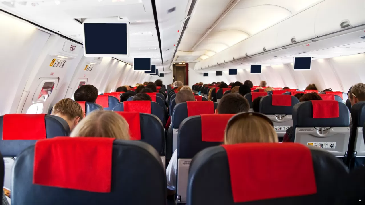 تۇركيادا ۇشاق تولىق توقتاماي ورنىنان تۇرعان جولاۋشىلارعا ايىپپۇل سالىنادى