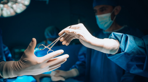 دارىگەرلەر جۇرەگىندە  ىسىگى بار ناۋقاستى امان الىپ قالدى