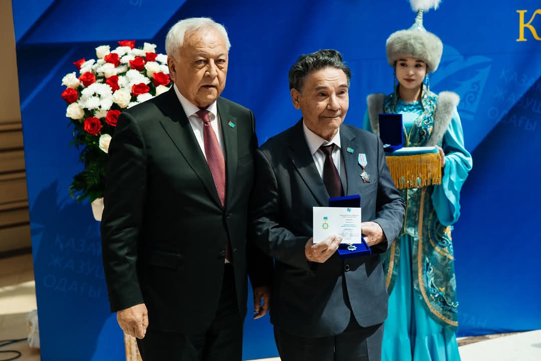 اتىراۋلىق قالامگەرلەر قازاقستاننىڭ قۇرمەتتى جازۋشىسى اتاندى 